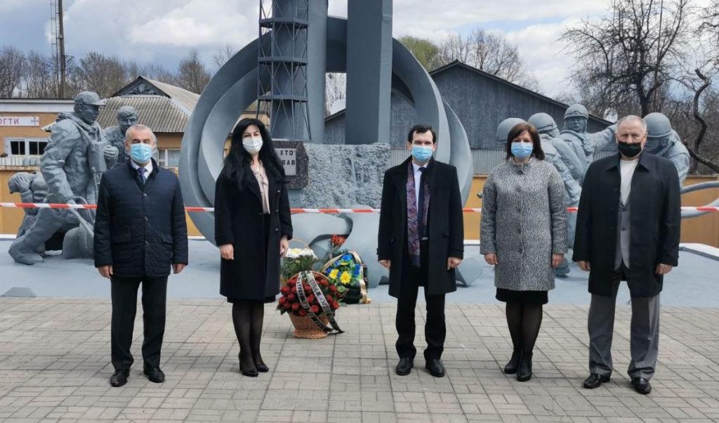 Напередодні 35-ї річниці Чорнобильської катастрофи Голова правління Пенсійного фонду України Євгеній Капінус здійснив робочу поїздку до зони відчуження 4 1024x602