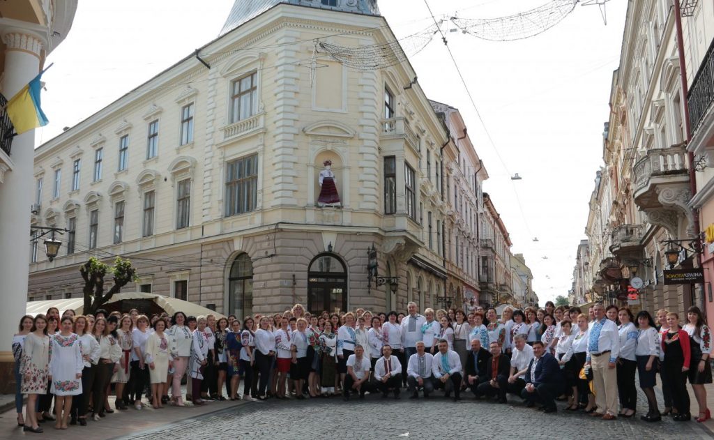 У Пенсійному фонді України відзначили День вишиванки! CHERNIVTSI Den Vyshyvanky 2021 2 1024x631