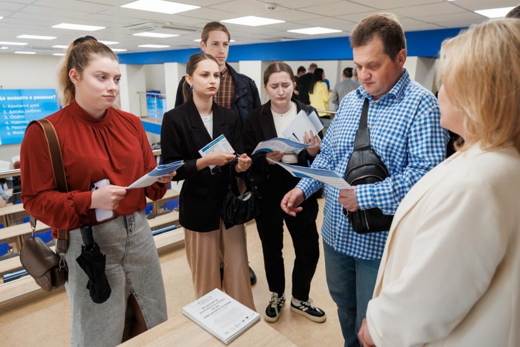 ПромоДень на публічній службі: представники Фонду розповіли молоді про можливості працевлаштування 440347949 848249034012612 62632692866534158 n 1024x683