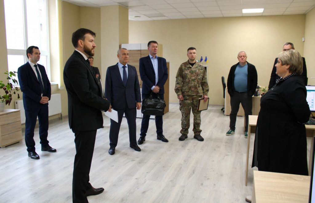 Міністр соціальної політики, сім’ї та єдності України Денис Улютін та Голова правління Пенсійного фонду України Євгеній Капінус відвідали з робочим візитом Головне управління Пенсійного фонду України у Київській області 2 1 1024x661