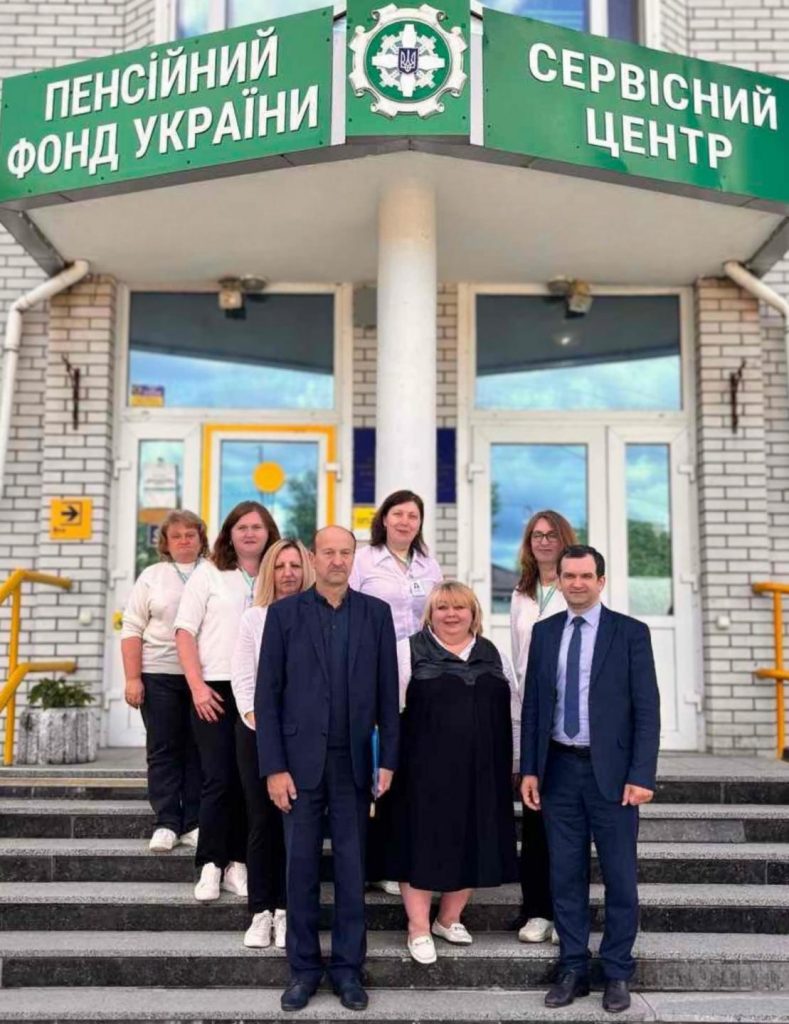 Голова правління Пенсійного фонду України Євгеній Капінус взяв участь у нараді щодо розвитку соціальної сфери Житомирщини 222 01.06 ZH 1 789x1024