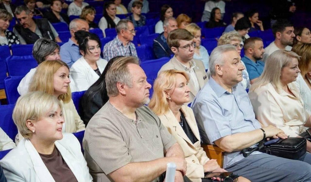 Голова правління Пенсійного фонду України Євгеній Капінус взяв участь у Всеукраїнській зустрічі-діалозі “Разом до рішень” EBBFA795 2197 48F6 AD48 6E0C7F2BC179 1024x601