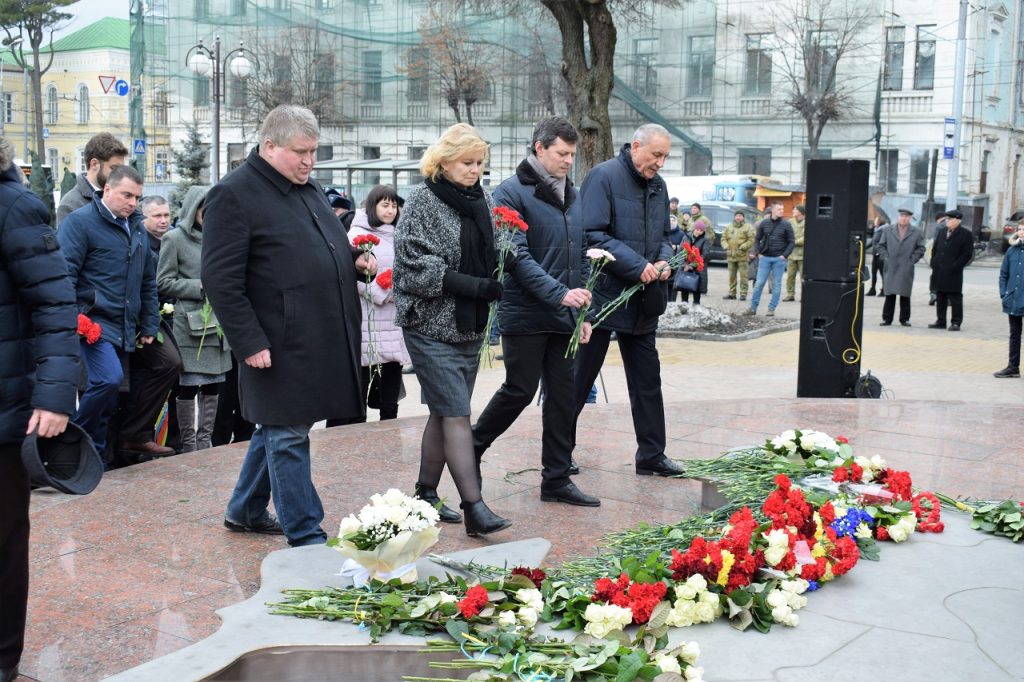 1 20190218 pokl Nebesna sotnya 1024x682 - Вінничани вшанували Героїв Небесної Сотні