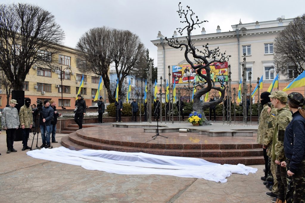 2 20190218 pokl Nebesna sotnya 1024x682 - Вінничани вшанували Героїв Небесної Сотні