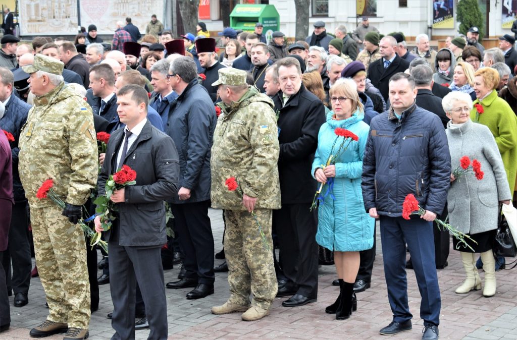 2 20190322 GU 75vyzvol Vinn 1024x674 - З нагоди 75-ї річниці визволення Вінниччини та м. Вінниці від нацистських загарбників  вшанували пам’ять загиблих героїв АТО