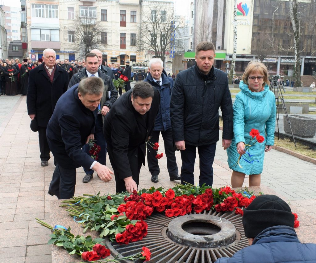 3 20190322 GU 75vyzvol Vinn 1024x854 - З нагоди 75-ї річниці визволення Вінниччини та м. Вінниці від нацистських загарбників  вшанували пам’ять загиблих героїв АТО