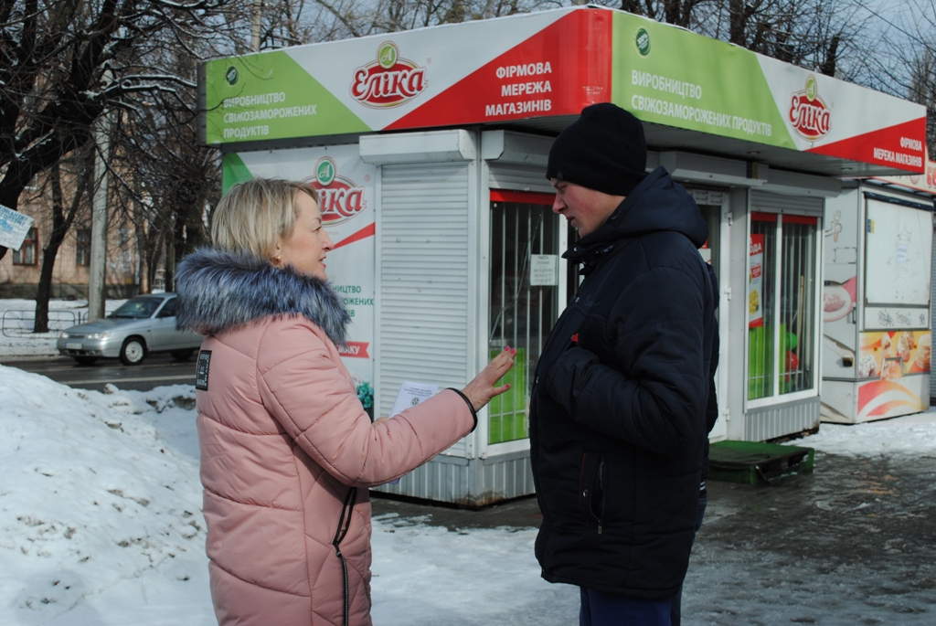 DSC 1218 2 - &laquo;Твоя праця заслуговує на те, щоб бути легальною!&raquo; &ndash;&nbsp;наголошували сьогодні під час флешмобу пенсійники Черкащини