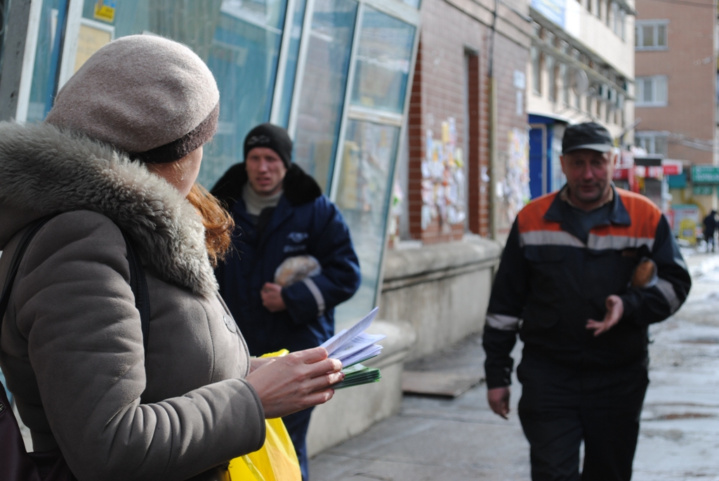 DSC 1224 3 - &laquo;Твоя праця заслуговує на те, щоб бути легальною!&raquo; &ndash;&nbsp;наголошували сьогодні під час флешмобу пенсійники Черкащини