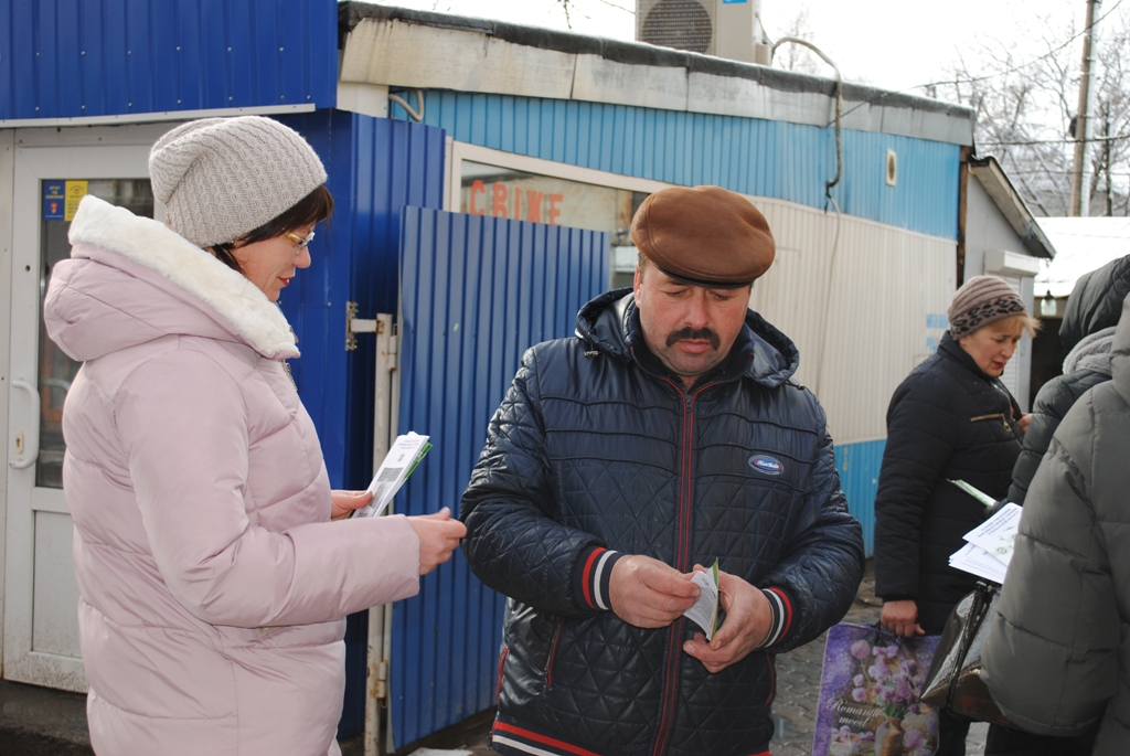 DSC 1228 4 - &laquo;Твоя праця заслуговує на те, щоб бути легальною!&raquo; &ndash;&nbsp;наголошували сьогодні під час флешмобу пенсійники Черкащини