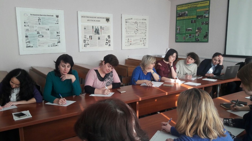 1 - Фахівці головного управління Фонду навчилися жестової мови