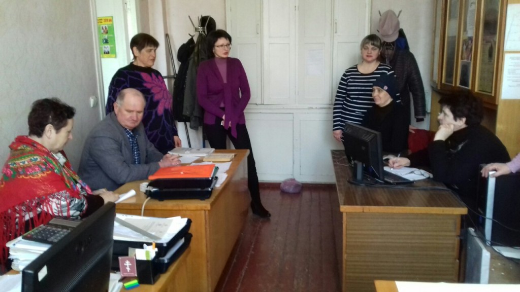 khfh 2 - Трудовим колективам області – про зміни в законодавстві з березня