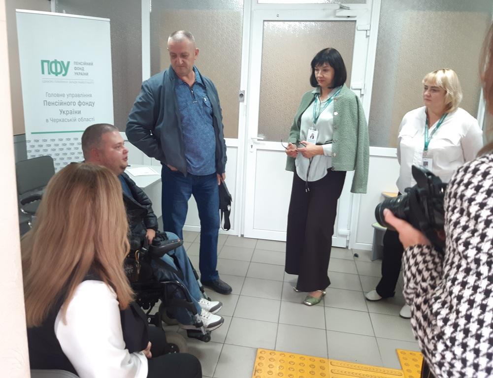 Пенсійний фонд Черкащини підписав Меморандум про співпрацю з амбасадором безбар’єрності 2 IMG 6cd8aaaf9d1b8234c6f7fbcc2b6e4827 V - Пенсійний фонд Черкащини підписав Меморандум про співпрацю з амбасадором безбар’єрності