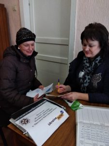 IMG 6de704a537628e1e7378f31b4df34d83 V 225x300 - Консультуємо громадян під час виїзних прийомів