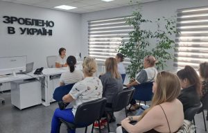 ПРОВЕДЕНІ ЗУСТРІЧІ ДЛЯ ГРОМАДЯН: РЕЗУЛЬТАТИ І ПІВРІЧЧЯ 2026 РОКУ 2 300x192 - ПРОВЕДЕНІ ЗУСТРІЧІ ДЛЯ ГРОМАДЯН: РЕЗУЛЬТАТИ І ПІВРІЧЧЯ 2026 РОКУ