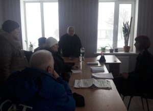 110219 novg foto1 300x219 - Пенсіонери Новгородківського району отримують фахові консультації з пенсійних питань