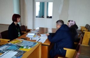 110219 novg foto2 300x193 - Пенсіонери Новгородківського району отримують фахові консультації з пенсійних питань