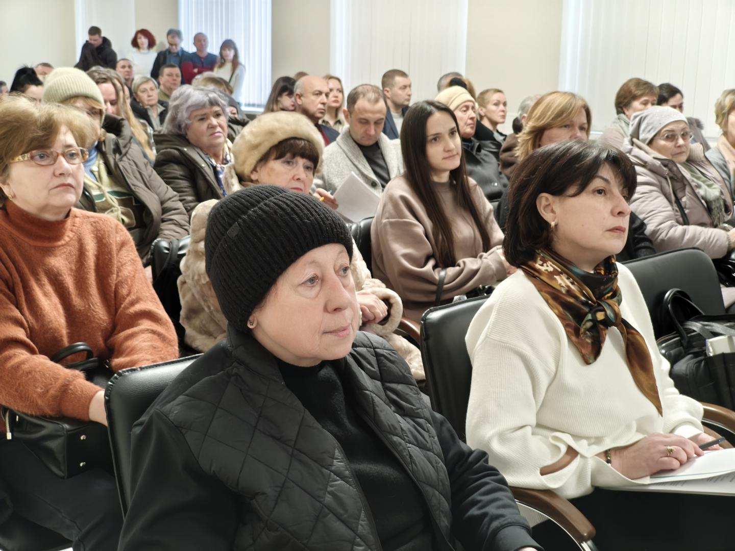 2 4 - Всеукраїнська зустріч-діалог ВПО і влади у Кропивницькому ЦНАПі
