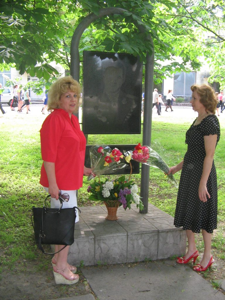 IMG 6763 768x1024 - Пенсійники Чернігівщини долучилися до відзначення Дня пам'яті та примирення та Дня перемоги