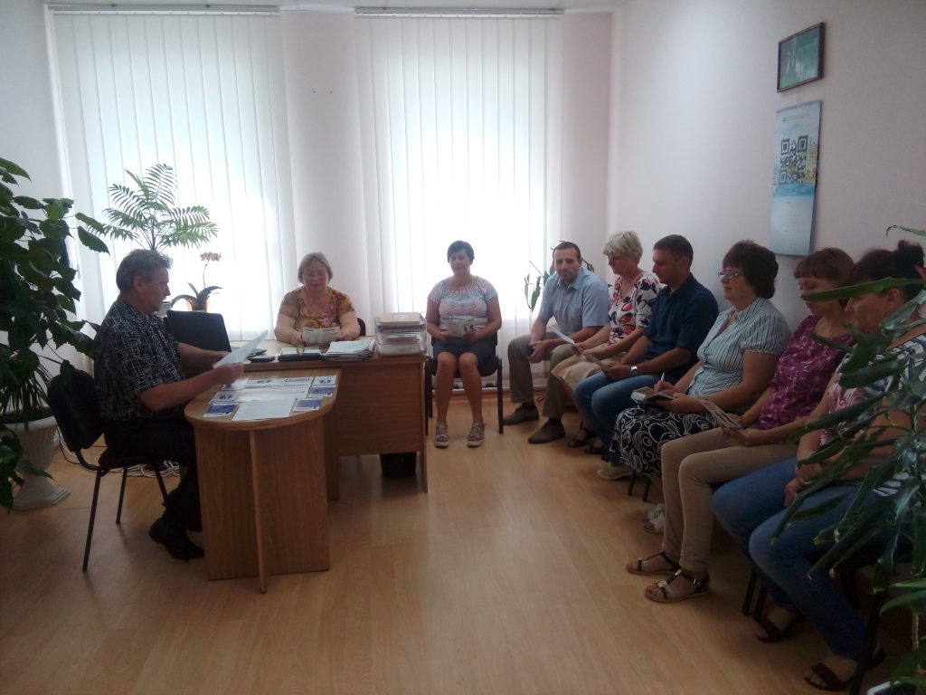 IMG 20180725 092635 1024x768 - Правове інформування спеціалістів Новгород-Сіверського управління ПФУ
