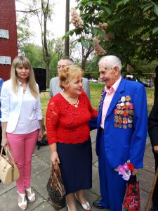 P80509 083205 225x300 - На Дніпропетровщині вшанували ветеранів