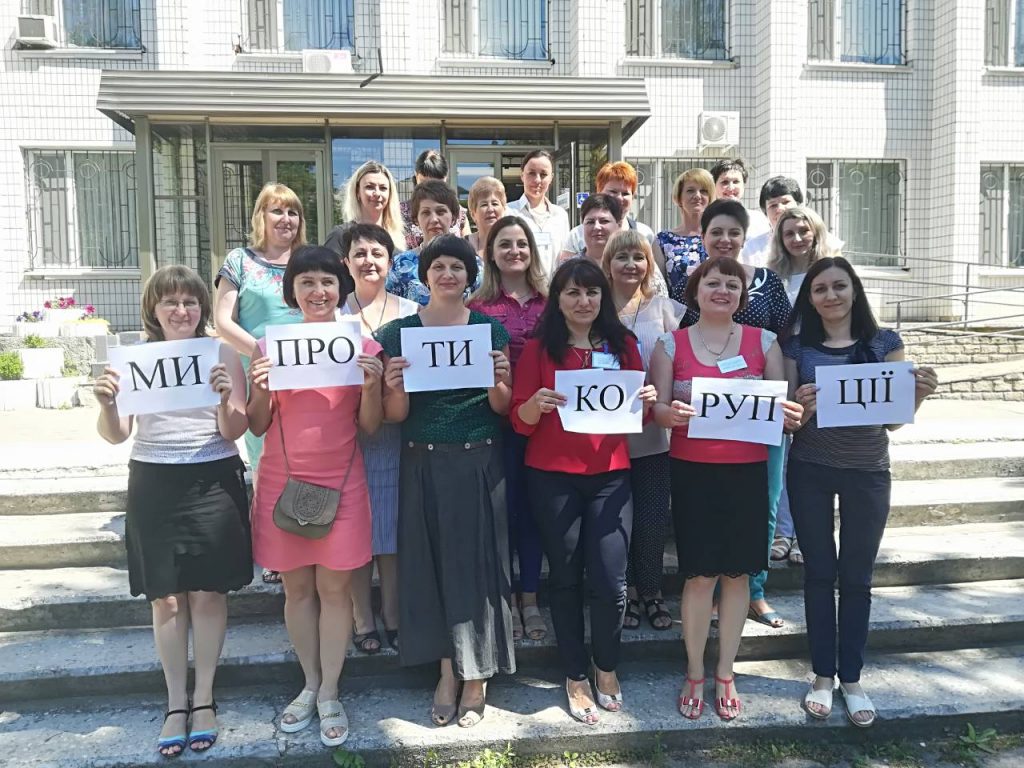 9 1024x768 - Дніпропетровщиною прокотився масовий флеш-моб «Ми проти корупції»