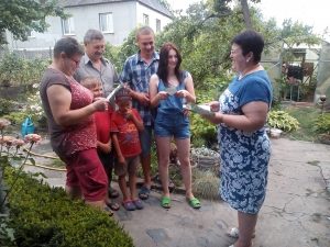 IMG 20180622 201654 300x225 - Cпеціаліст Сервісного центру Широківського району проводить роз’яснювальну роботу безпосередньо за місцем проживання