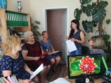 Фахівці сервісного центру провели зустріч з трудовим колективом Синельниківської міськрайонної філії Дніпропетровського обласного центру зайнятості foto2 - Фахівці сервісного центру провели зустріч з трудовим колективом Синельниківської міськрайонної філії Дніпропетровського обласного центру зайнятості