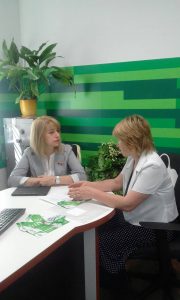 viezd Privatbank 180x300 - Провели виїзний прийом у Марганецькому відділенні Приватбанку