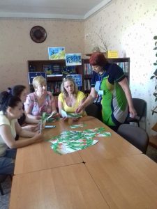20180712 135330 225x300 - Добра традиція - проведення заняття “Школи майбутнього пенсіонера” в бібліотеці м. Тернівка