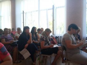 IMG 04 07 18 1 300x225 - “Лише офіційна форма трудових відносин дає право на соціальні гарантії та перспективи гідного пенсійного забезпечення.” – зазначила фахівець Фонду, спілкуючись з працюючими.