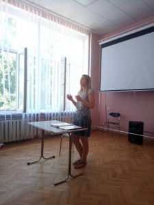 IMG 04 07 18 2 225x300 - “Лише офіційна форма трудових відносин дає право на соціальні гарантії та перспективи гідного пенсійного забезпечення.” – зазначила фахівець Фонду, спілкуючись з працюючими.