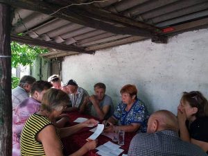 IMG 2665d59f80756cbe804bd2871aa4f948 V 300x225 - Спеціалісти Тернівського відділу обслуговування зустрілись з мешканцями селища Коломойцеве