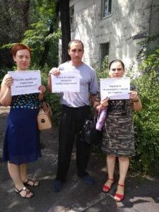 image 11 180717 1 225x300 - Спеціалісти Головного управління Фонду області проводили роз'яснювальну роботу серед перехожих в м. Кам'янське