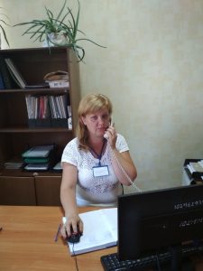 IMG 0908181 225x300 - На прямому зв’язку керівники відділів обслуговування громадян
