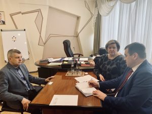 Dolzhnyk 300x225 - Головне управління Фонду області проводить індивідуальні співбесіди з керівниками підприємств-боржників