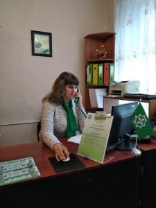 Mezhevaya 27 02 225x300 - Завідувач Межівського сектору обслуговування громадян (сервісний центр) провела "пряму телефонну лінію"