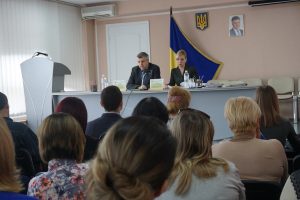 DSC03575 300x200 - «Обслуговування громадян – важливий напрям роботи, який вимагає від спеціалістів професійності, оперативності та людяності» – відкрив семінар з керівниками та спеціалістами сервісних центрів Фонду області начальник Головного управління Юрій Козак