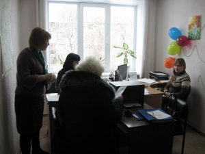 Pershotraevensk 28 03 300x225 - Спеціалісти  Першотравенського відділу обслуговування громадян (сервісний центр) проводять інформаційно-роз`яснювальні заходи серед населення