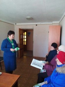 foto2 02 14 225x300 - Головний спеціаліст Широківського сектору обслуговування громадян завітала до районної організації ветеранів