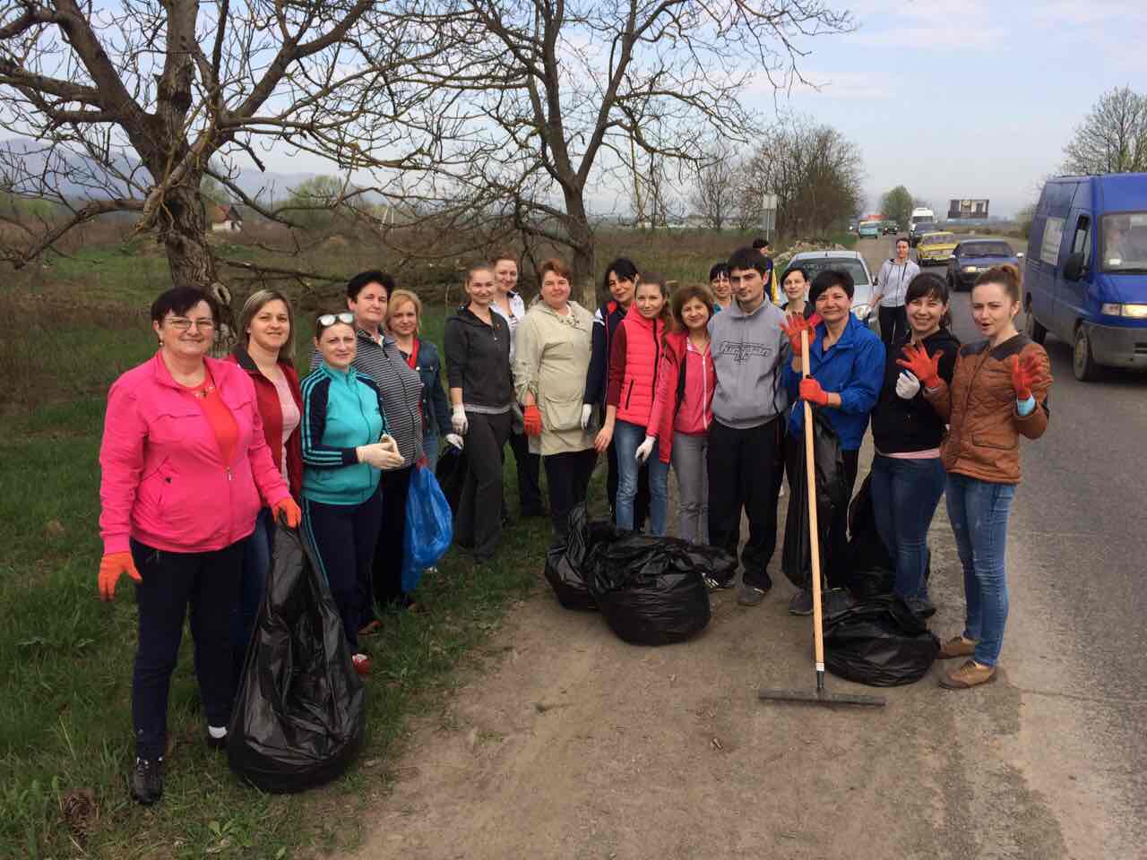 IMG 6a75f08ce24f9c647f3707e758f5ef96 V - ПРАЦІВНИКИ ПЕНСІЙНОГО ФОНДУ - ЗА ЧИСТЕ ДОВКІЛЛЯ!