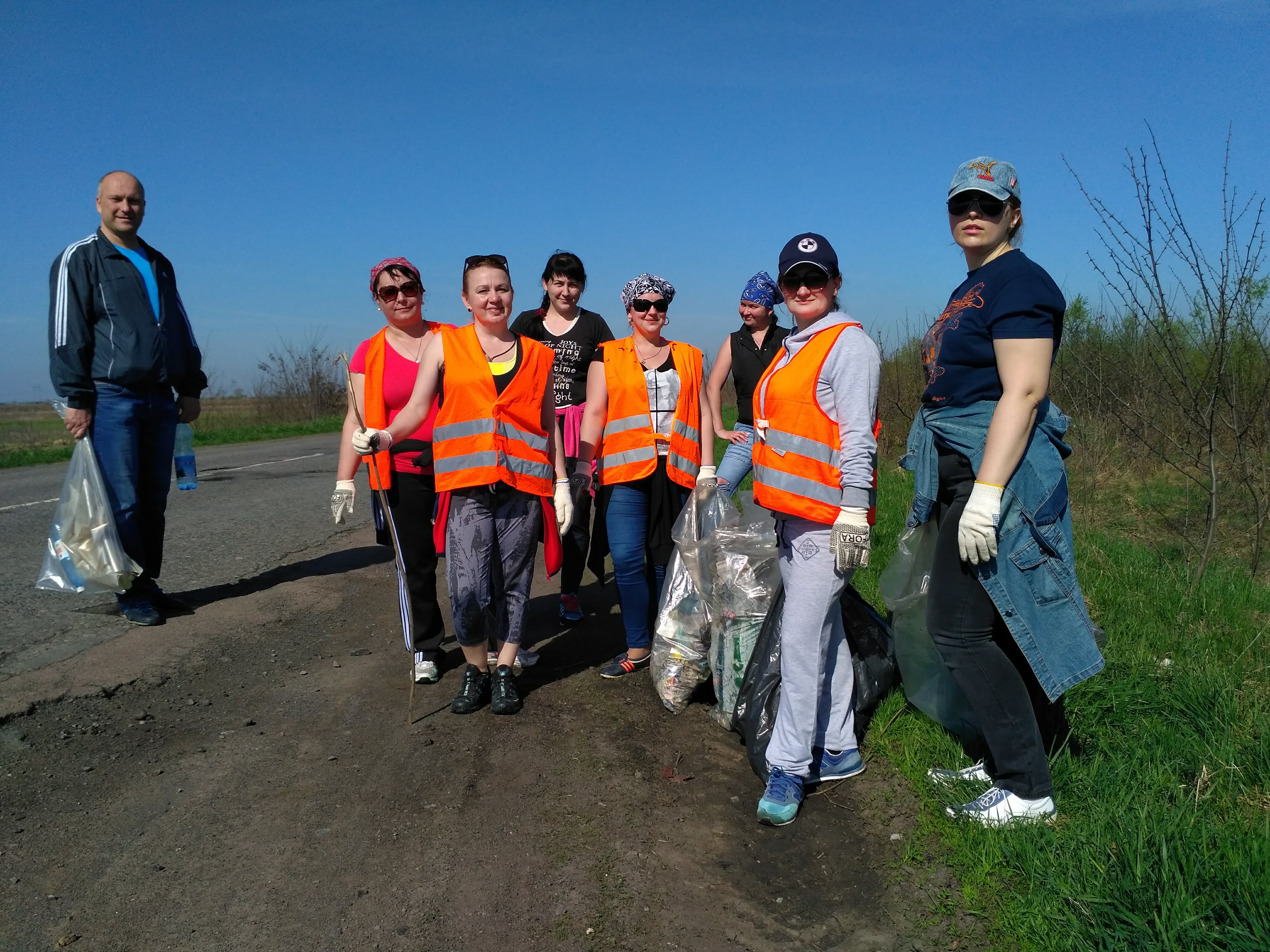 IMG 20180414 105338 3 - ПРАЦІВНИКИ ПЕНСІЙНОГО ФОНДУ - ЗА ЧИСТЕ ДОВКІЛЛЯ!