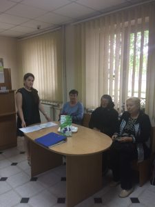 foto Hust 225x300 - ХУСТЯН НАВЧАЮТЬ У «ШКОЛІ МАЙБУТНЬОГО ПЕНСІОНЕРА»