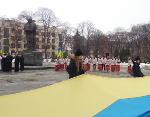 20190122 115521 300x235 - ДЕНЬ СОБОРНОСТІ УКРАЇНИ ВІДЗНАЧИЛИ В ОБЛАСНОМУ ЦЕНТРІ