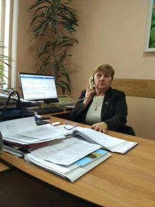 foto Perechyn 2 225x300 - МЕШКАНЦІ ПЕРЕЧИНЩИНИ І ВЕЛИКОБЕРЕЗНЯНЩИНИ ОТРИМАЛИ КОНСУЛЬТАЦІЇ, ЗАТЕЛЕФОНУВАВШИ НА «ГАРЯЧУ» ТЕЛЕФОННУ ЛІНІЮ