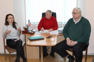 IMG 3685 300x200 - Фахівці Головного управління виступили на семінарі-навчанні голів обласних організацій профспілок Закарпаття