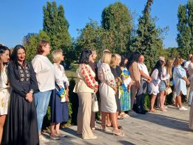 20240823 085421 277x208 - В Ужгороді Державний Прапор підняв син загиблого Захисника