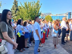 20240823 090619 277x208 - В Ужгороді Державний Прапор підняв син загиблого Захисника