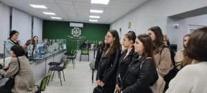 IMG 281821d508ab44c76bf97e1798c35012 V 1 300x135 - Майбутні фінансисти та бухгалтери ознайомилися з роботою Ужгородського сервісного центру