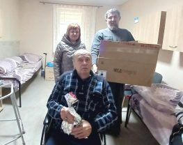 20241219 122348 1 263x208 - Святий Миколай завітав із подарунками в Дім милосердя