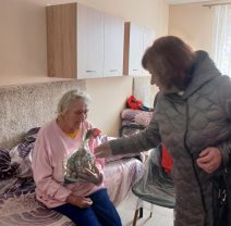 20241219 122601 212x208 - Святий Миколай завітав із подарунками в Дім милосердя